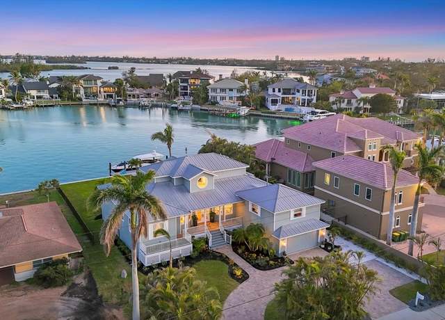 Property at 810 Siesta Dr, Sarasota, FL 34242, 4 beds, 3.5 baths