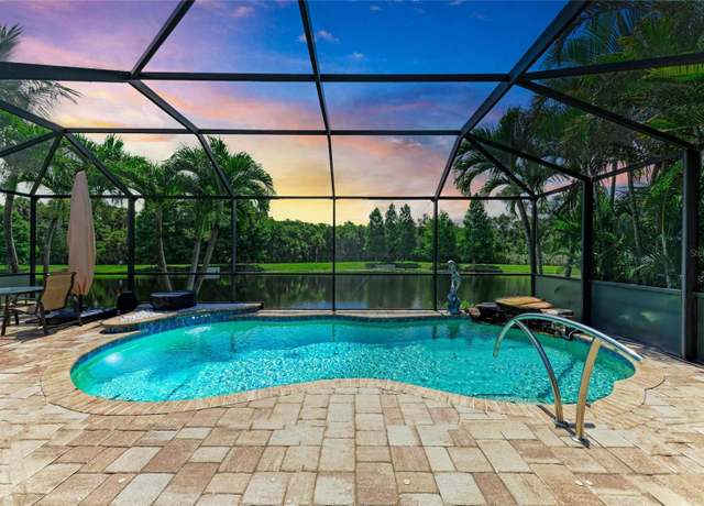 Property at 4720 Woodbrook Dr, Sarasota, FL 34243, 3 beds, 2.5 baths