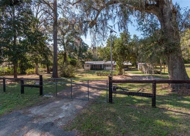 Property at 9352 NE 27th Ter, Anthony, FL 32617, 3 beds, 1 bath