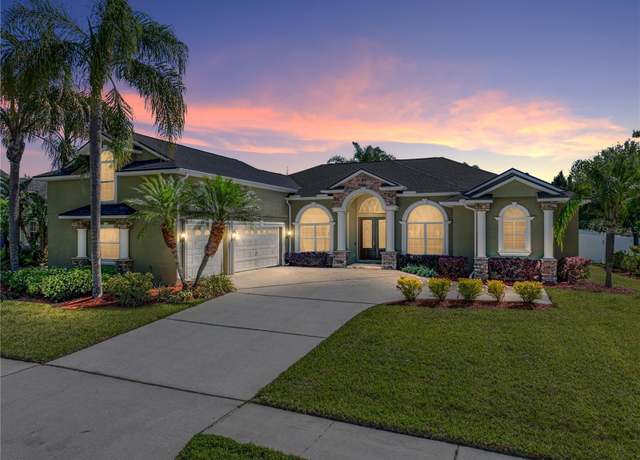 Property at 1111 Carriage Park Dr, Valrico, FL 33594, 5 beds, 3.5 baths