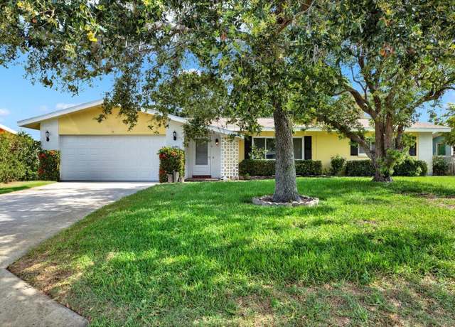 Property at 13795 Antigua Dr, Seminole, FL 33776, 3 beds, 2 baths