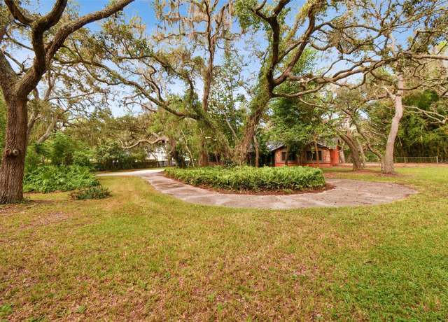 Property at 9885 Lakeview Dr, New Port Richey, FL 34654, 3 beds, 2 baths