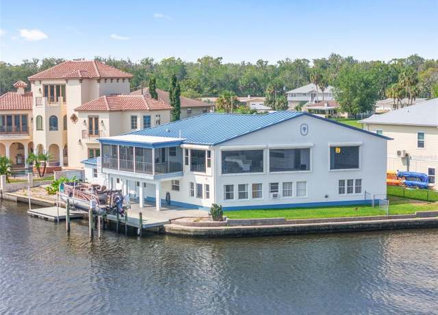 Property at 2243 N Kings Cove Pt, Crystal River, FL 34429, 3 beds, 2 baths