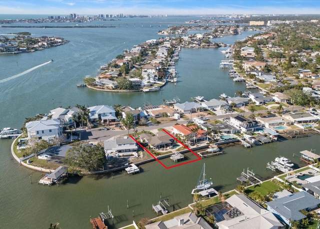 Property at 4544 Harbor Hills Dr, Largo, FL 33770, 3 beds, 3 baths