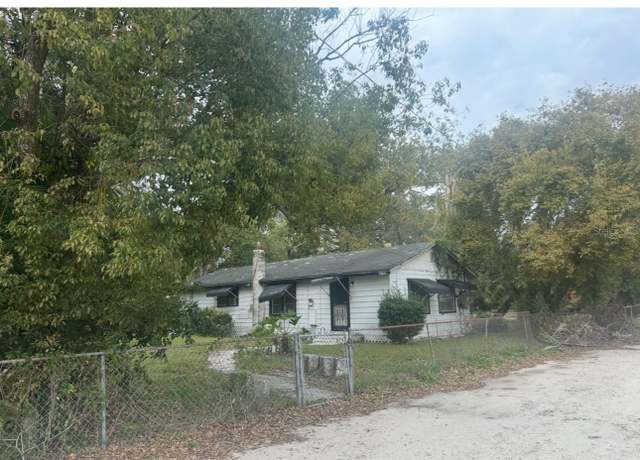 Property at 3712 E Osborne Ave, Tampa, FL 33610, 2 beds, 1 bath