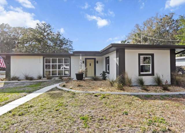 Property at 1304 NE 5th Ave, Crystal River, FL 34428, 4 beds, 2 baths