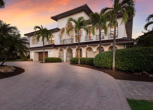 Property at 875 Siesta Key Cir, Sarasota, FL 34242, 3 beds, 3.5 baths