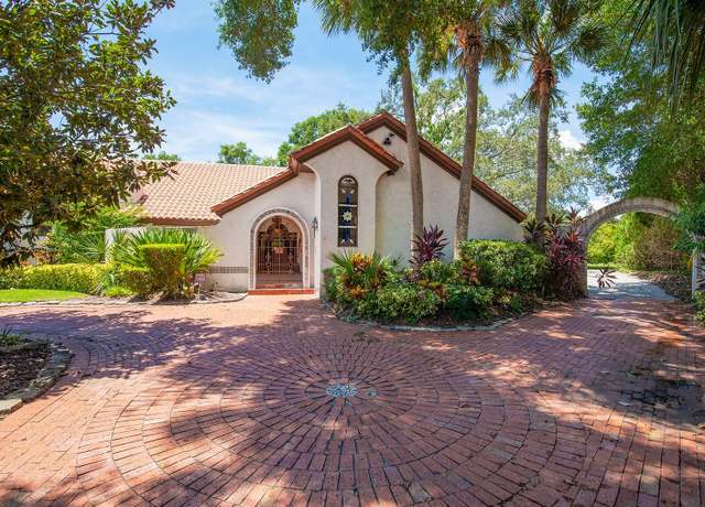 Property at 1906 Maple Leaf Dr, Windermere, FL 34786, 4 beds, 2.5 baths
