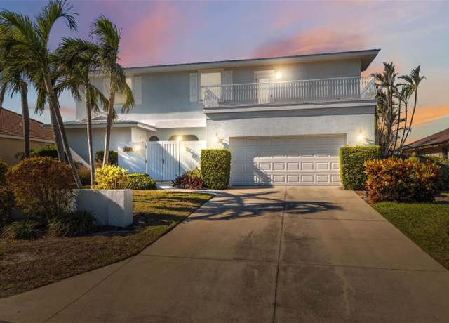 Property at 727 Key Royale Dr, Holmes Beach, FL 34217, 5 beds, 6 baths
