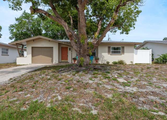 Property at 2153 Pocahontas Dr, Largo, FL 33774, 3 beds, 2 baths
