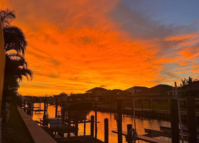 Property at 617 Islebay Dr, Apollo Beach, FL 33572, 4 beds, 3.5 baths