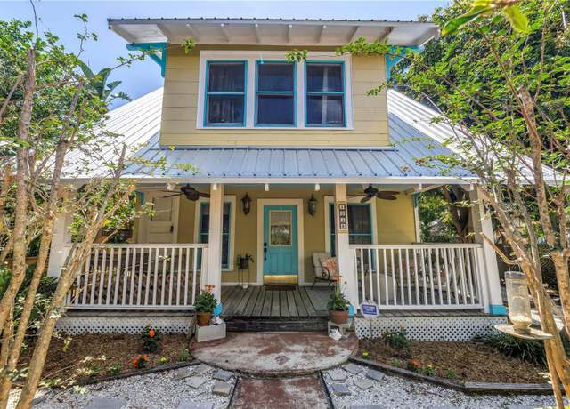 Property at 1038 Crescent Lake Dr N, St Petersburg, FL 33701, 2 beds, 2.5 baths