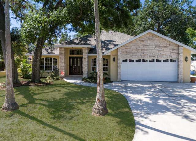 Property at 3209 2nd Ave W, Bradenton, FL 34205, 3 beds, 2 baths