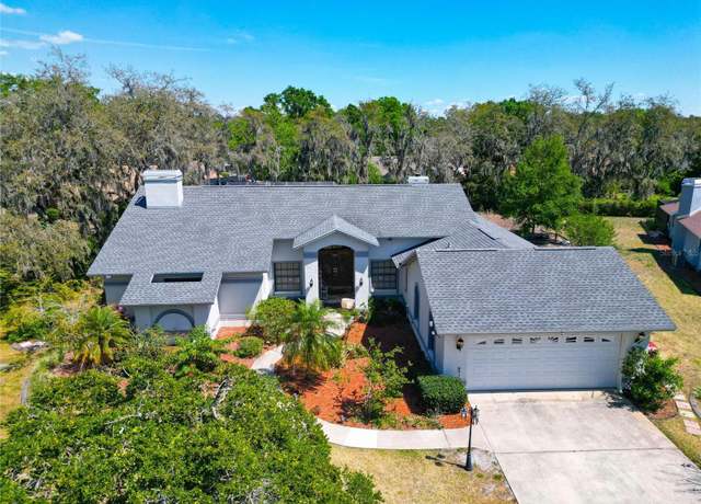 Property at 2910 Pine Club Dr, Plant City, FL 33566, 4 beds, 3 baths