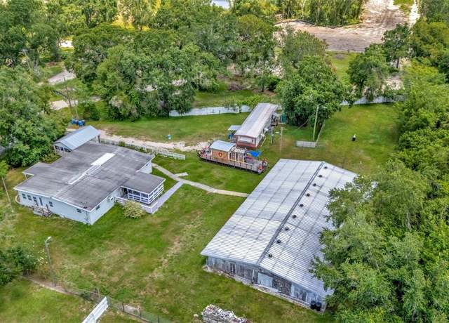 Property at 8001 N Meadowview Cir, Tampa, FL 33625, 4 beds, 3 baths