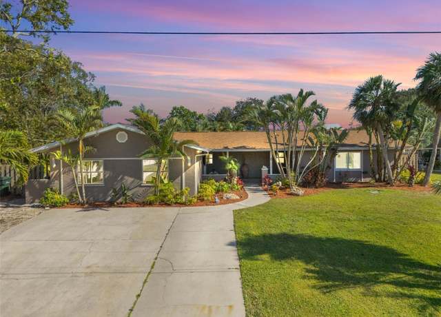 Property at 1884 Southpointe Dr, Sarasota, FL 34231, 6 beds, 5 baths