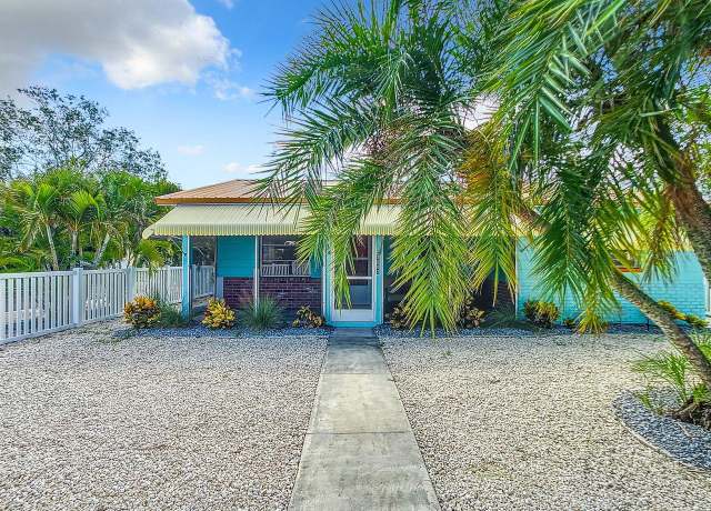 Property at 3002 Dupont St S, Gulfport, FL 33707, 2 beds, 1 bath