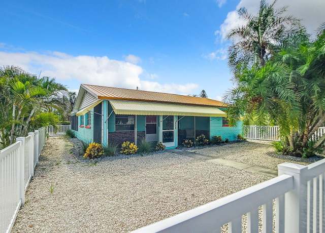 Property at 3002 Dupont St S, Gulfport, FL 33707, 2 beds, 1 bath