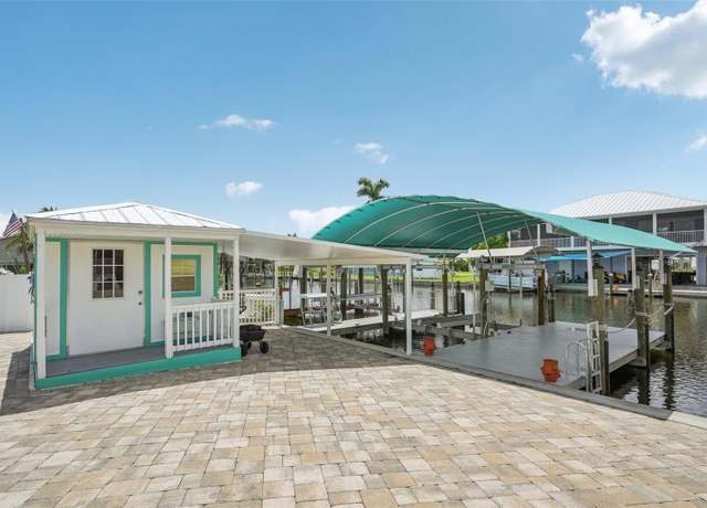 Property at 3947 Coconut Dr, St James City, FL 33956, 2 beds, 2.5 baths