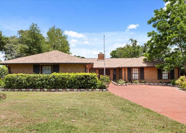 Property at 6157 NE 25th Ave, Ocala, FL 34479, 4 beds, 3 baths