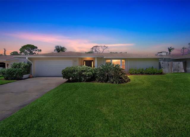 Property at 1137 86th Ave N, St Petersburg, FL 33702, 4 beds, 3 baths