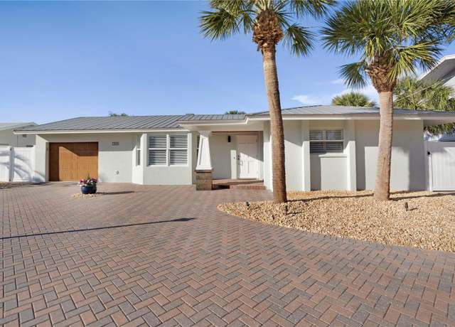 Property at 329 Avenida Leona, Sarasota, FL 34242, 3 beds, 2 baths