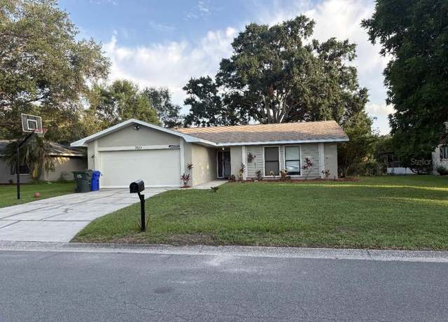 Property at 2123 Woodburn Loop S, Lakeland, FL 33813, 3 beds, 2 baths