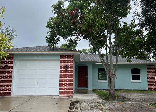 Property at 1719 24th St E, Palmetto, FL 34221, 3 beds, 2 baths