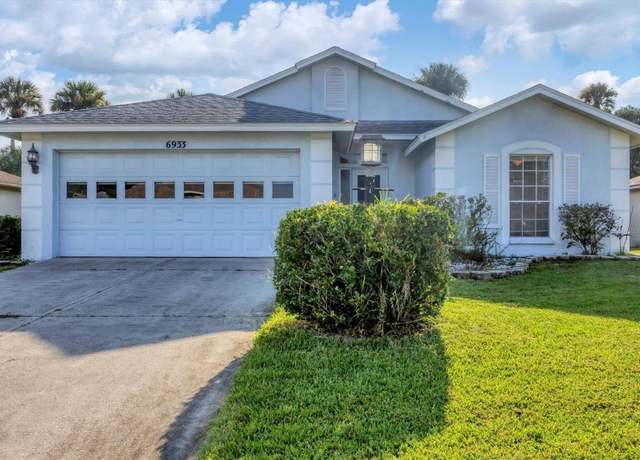 Property at 6933 43rd Ct E, Sarasota, FL 34243, 3 beds, 2 baths
