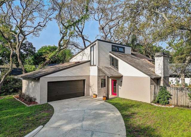 Property at 10910 Winter Oak Pl, Tampa, FL 33618, 3 beds, 2 baths