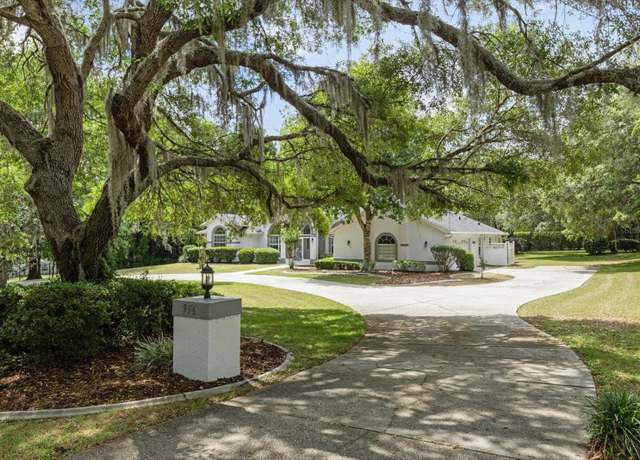 Property at 956 E Morningstar Ln, Hernando, FL 34442, 4 beds, 3 baths