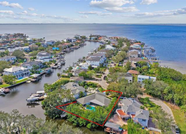 Property at 5104 W San Jose St, Tampa, FL 33629, 4 beds, 3 baths