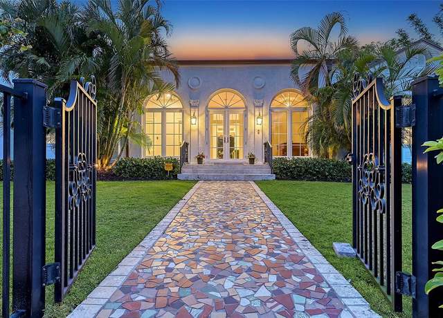 Property at 1682 Hawthorne St, Sarasota, FL 34239, 4 beds, 4.5 baths