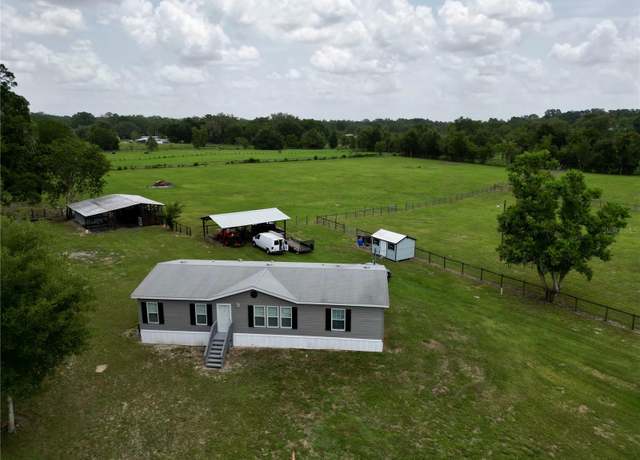 Property at 4012 SE 150th St, Summerfield, FL 34491, 3 beds, 2 baths