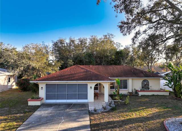 Property at 5518 Pinehurst Dr, Spring Hill, FL 34606, 2 beds, 2.5 baths