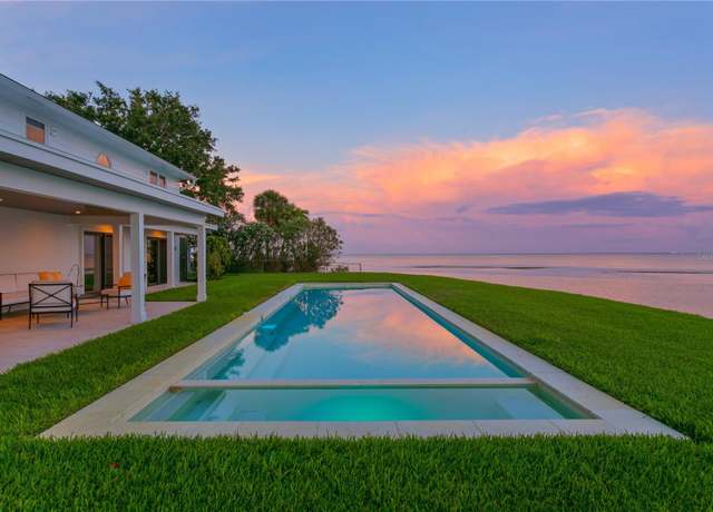 Property at 218 Colony Point Rd S, St Petersburg, FL 33705, 4 beds, 3 baths