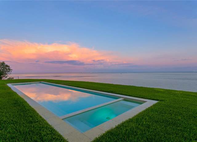 Property at 218 Colony Point Rd S, St Petersburg, FL 33705, 4 beds, 3 baths