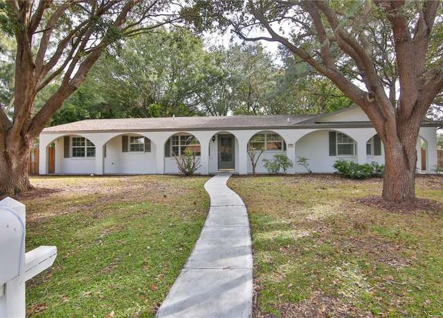 Property at 2912 Pinecrest Way, Sarasota, FL 34239, 2 beds, 2 baths