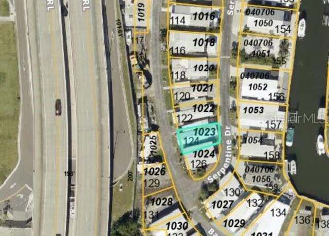 Property at 124 Bayou Dr, Venice, FL 34285