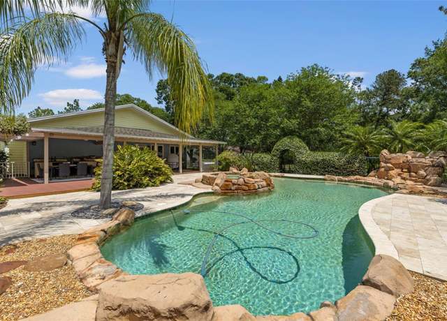 Property at 2501 Rustic Oaks Dr, Lutz, FL 33559, 4 beds, 2.5 baths