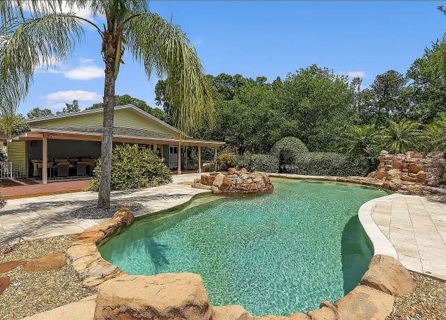 Property at 2501 Rustic Oaks Dr, Lutz, FL 33559, 4 beds, 2.5 baths