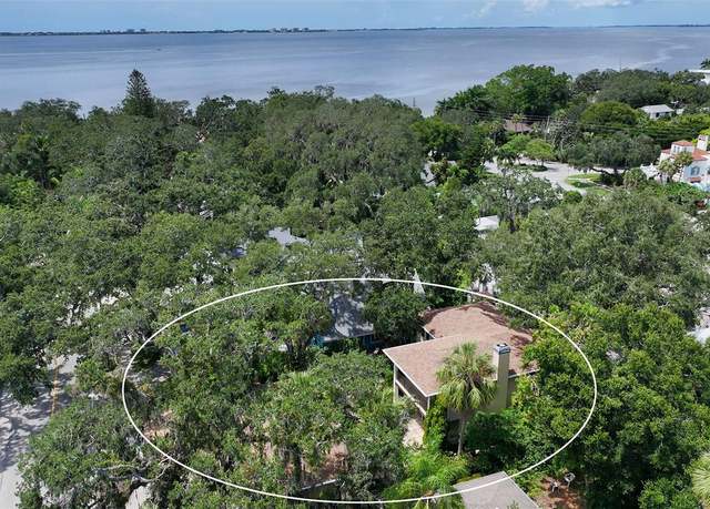 Property at 875 Indian Beach Dr, Sarasota, FL 34234, 4 beds, 3.5 baths