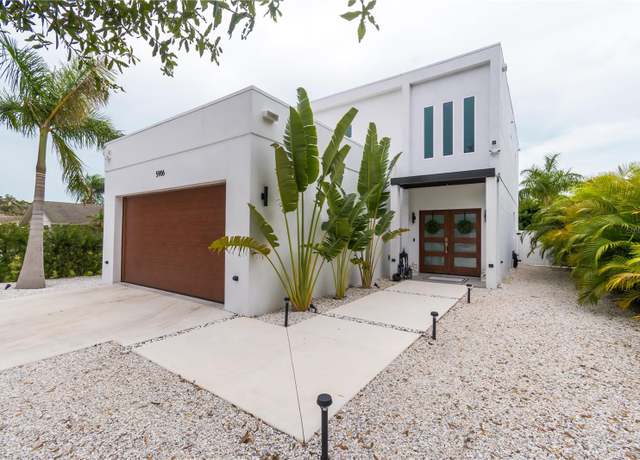 Property at 5906 Larchwood Ave, Sarasota, FL 34231, 3 beds, 3 baths