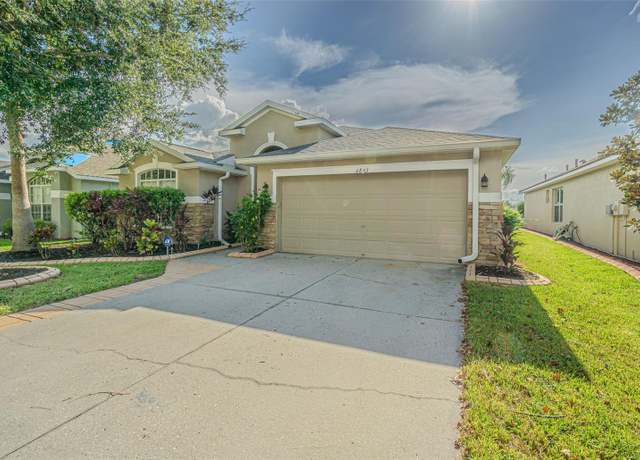 Property at 6843 Runner Oak Dr, Wesley Chapel, FL 33545, 4 beds, 2 baths