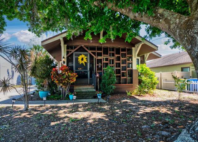 Property at 948 Dora Ave, Tavares, FL 32778, 3 beds, 2 baths