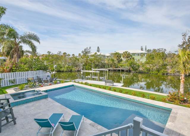 Property at 262 Island Cir, Sarasota, FL 34242, 4 beds, 5 baths