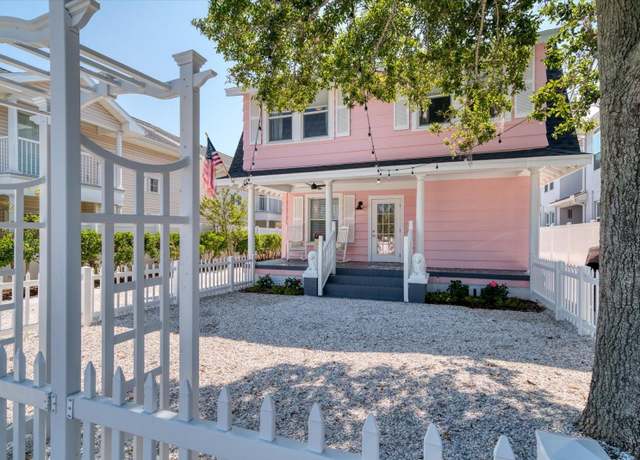 Property at 963 Highland Ave, Dunedin, FL 34698, 5 beds, 3 baths