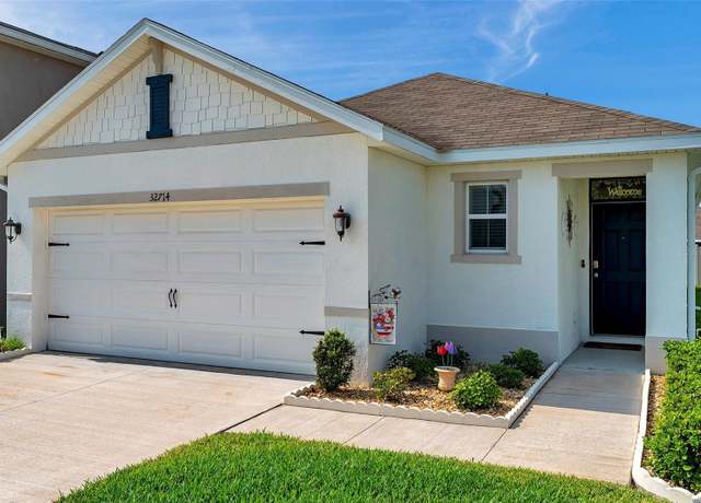 Property at 32714 Brooks Hawk Ln, Wesley Chapel, FL 33543, 3 beds, 2 baths
