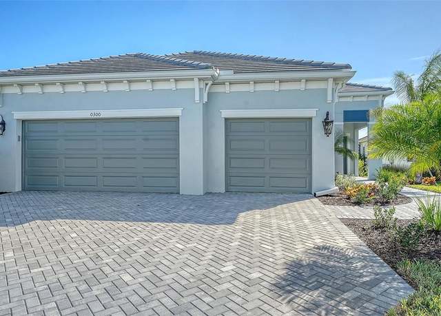 Property at 10300 Lake George Ave, Sarasota, FL 34241, 3 beds, 2.5 baths
