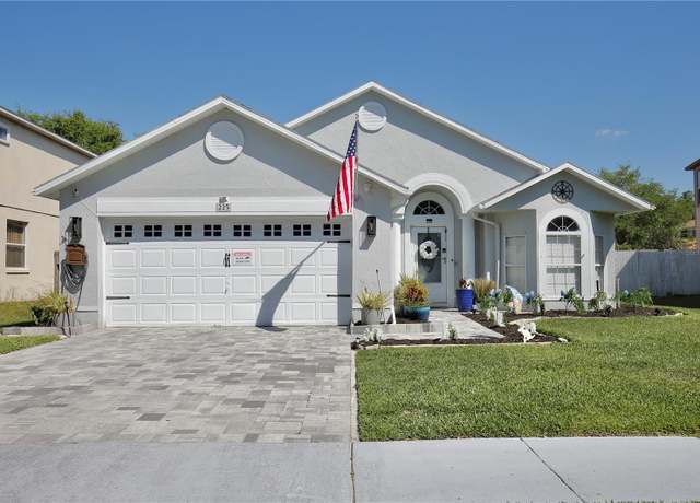 Property at 225 Lancer Oak Dr, Apopka, FL 32712, 4 beds, 2 baths